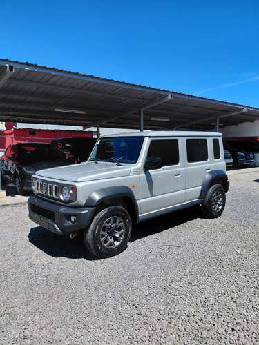 2025 Suzuki Jimny GLX - 2402 km - Garantía de agencia hasta noviembre 2028
