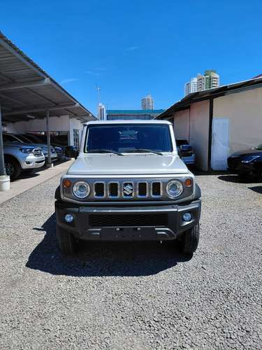 2025 Suzuki Jimny GLX - 2402 km - Garantía de agencia hasta noviembre 2028 - Imagen 8