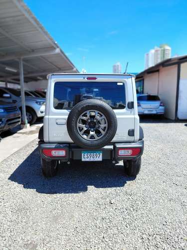 2025 Suzuki Jimny GLX - 2402 km - Garantía de agencia hasta noviembre 2028 - Imagen 4