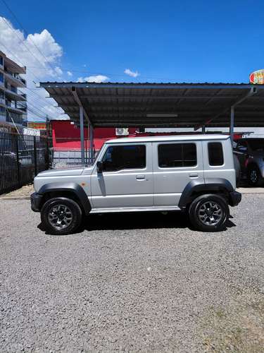 2025 Suzuki Jimny GLX - 2402 km - Garantía de agencia hasta noviembre 2028 - Imagen 6