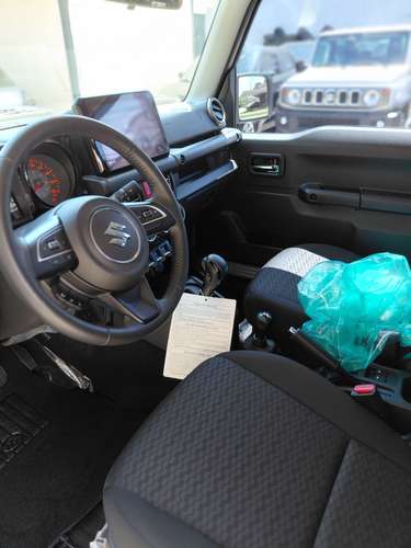 2025 Suzuki Jimny GLX - 2402 km - Garantía de agencia hasta noviembre 2028 - Imagen 9
