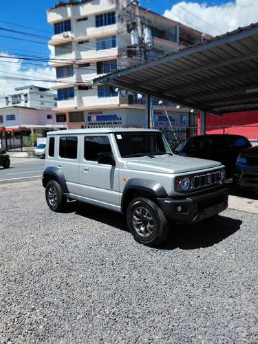 2025 Suzuki Jimny GLX - 2402 km - Garantía de agencia hasta noviembre 2028