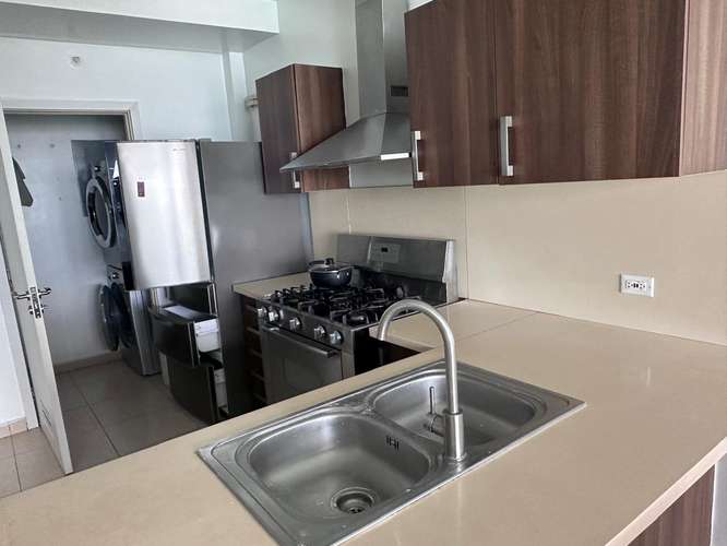 Alquiler PH Oasis On The Bay Piso Alto Vista al Mar Amob - Imagen 9