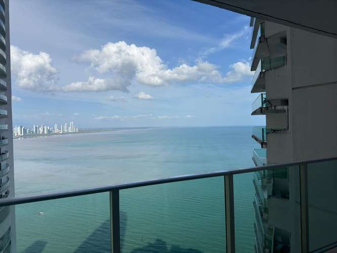 Alquiler PH Oasis On The Bay Piso Alto Vista al Mar Amob - Imagen 4