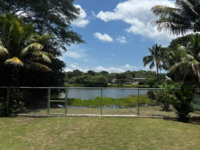 4 Bedroom Home with Pool in Coronado - Imagen 10