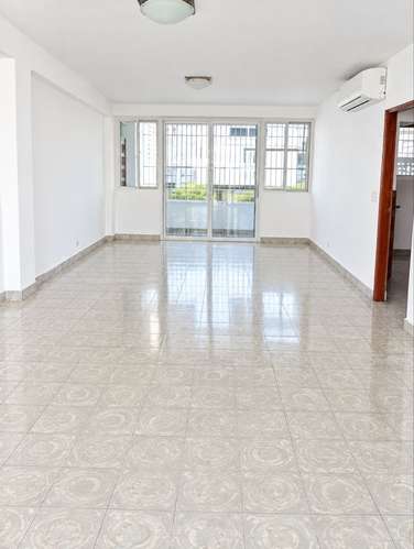 Amplio apartamento en alquiler en via Argentina - Imagen 2