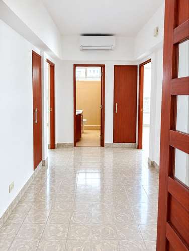 Amplio apartamento en alquiler en via Argentina - Imagen 3