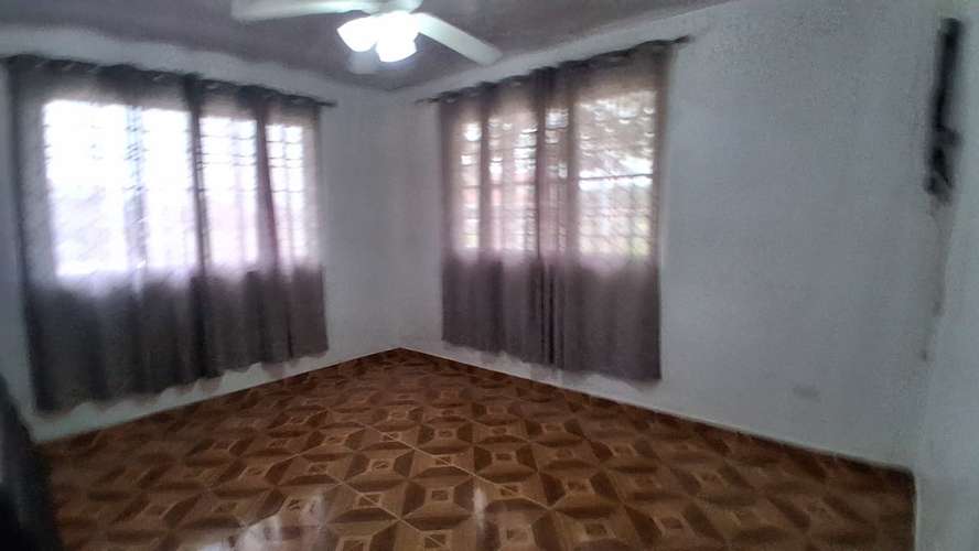 Casa de 3 recámaras en Chame  area social con piscina a solo 10 km de la playa. - Imagen 6