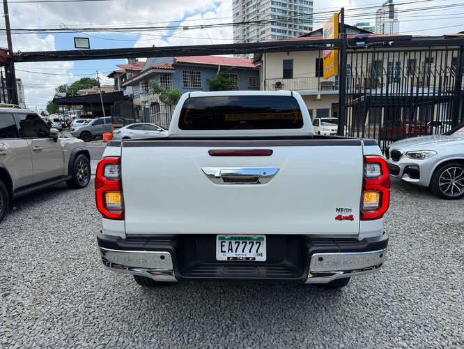 Toyota Hilux 2022 - Imagen 8