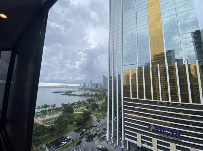 En alquiler espectacular apartamento amoblado en Coral Reef Av. Balboa - Imagen 11