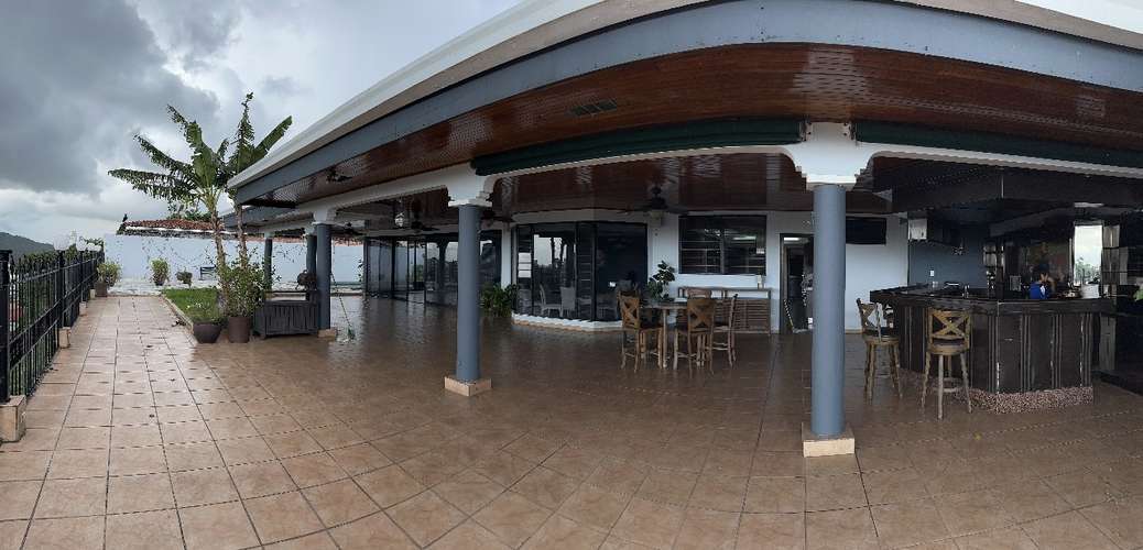 Exclusiva residencia de 4 recámaras con piscina y jardín en Altos de Betania, Ciudad de Panamá - Imagen 11