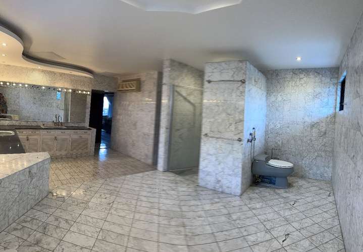 Exclusiva residencia de 4 recámaras con piscina y jardín en Altos de Betania, Ciudad de Panamá - Imagen 8
