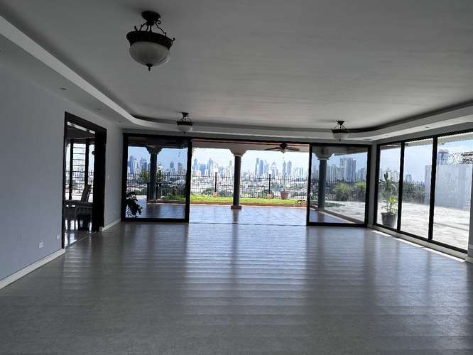 Exclusiva residencia de 4 recámaras con piscina y jardín en Altos de Betania, Ciudad de Panamá - Imagen 4