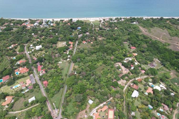 Terreno de esquina en Santa Clara, Río Hato: 13,740 m² con fácil acceso. - Imagen 3