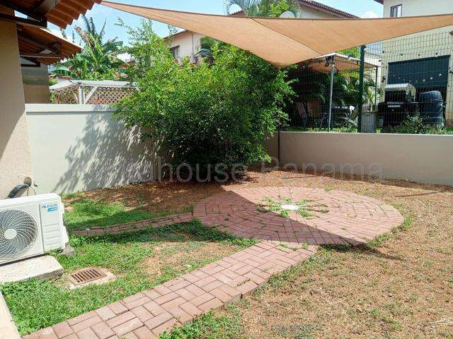 SE VENDE CASA DE DOS NIVELES EN PANAMÁ PACÍFICO 27-2460/GMB
