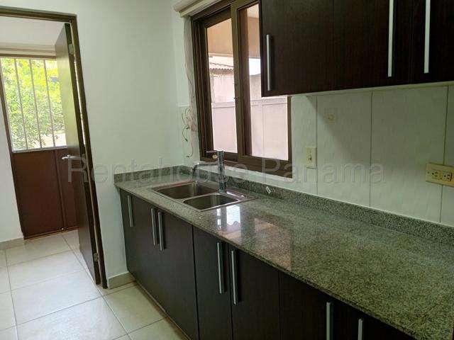 SE VENDE CASA DE DOS NIVELES EN PANAMÁ PACÍFICO 27-2460/GMB