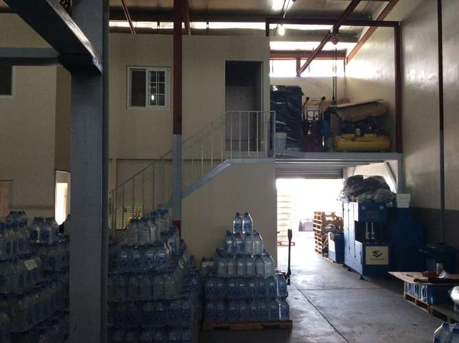 VENDO Negocio Planto de Embotelladora 100% ACTIVA en Tocumen. 500m2.MAG