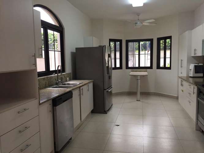 CASA EN El DORAL - COSTA SUR - VENTA