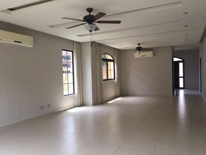 CASA EN El DORAL - COSTA SUR - VENTA
