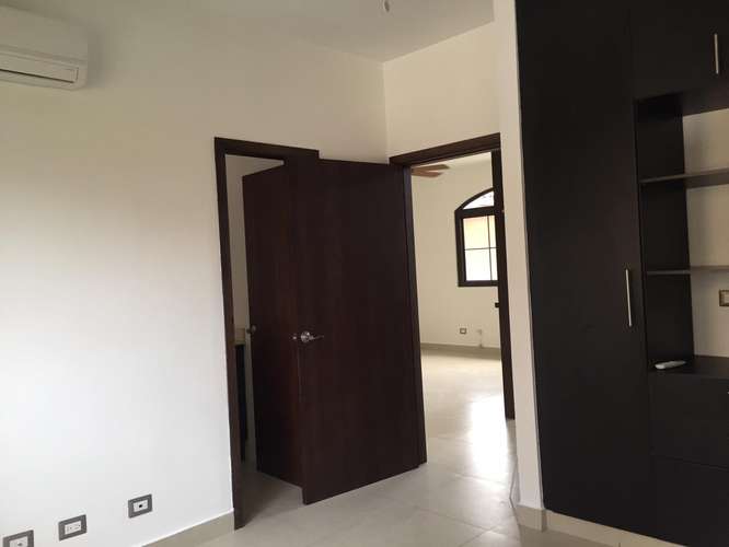 CASA EN El DORAL - COSTA SUR - VENTA