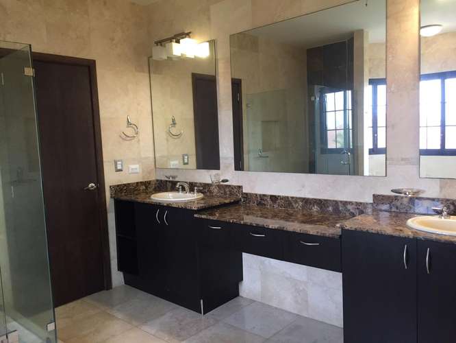 CASA EN El DORAL - COSTA SUR - VENTA