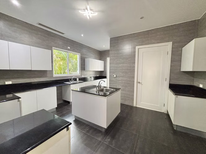 Residencia Exclusiva en Fairway Estates, Santa María - Imagen 9