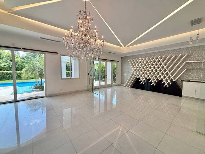 Residencia Exclusiva en Fairway Estates, Santa María - Imagen 4