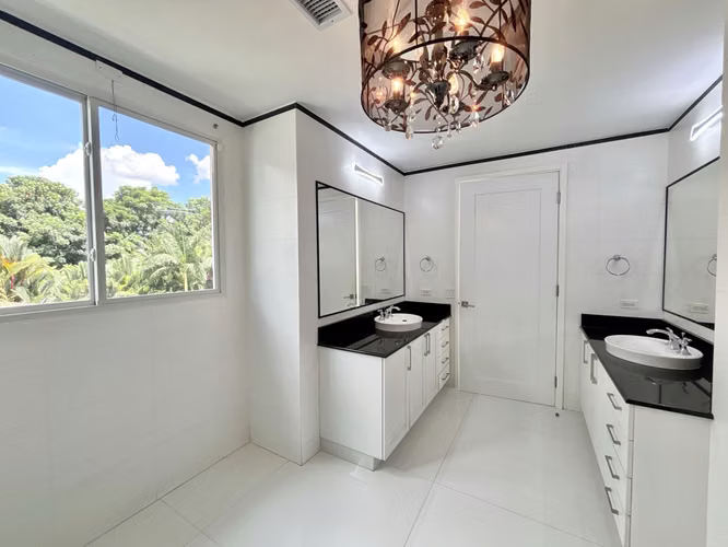Residencia Exclusiva en Fairway Estates, Santa María - Imagen 13