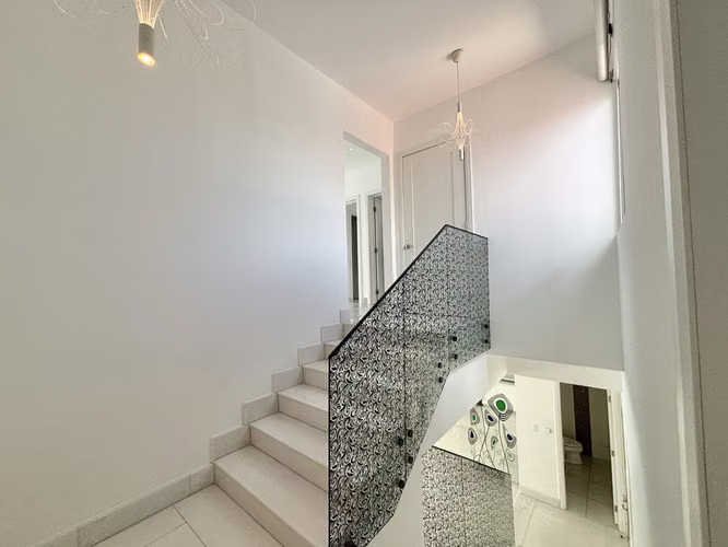 Residencia Exclusiva  de 4 Recamaras en Fairway Estates, Santa María - Imagen 16