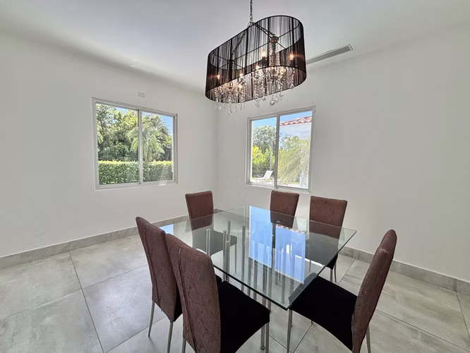 Residencia Exclusiva  de 4 Recamaras en Fairway Estates, Santa María - Imagen 6