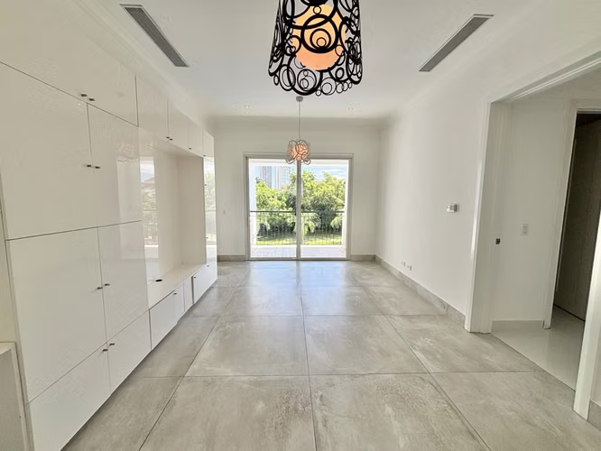 Residencia Exclusiva  de 4 Recamaras en Fairway Estates, Santa María - Imagen 10