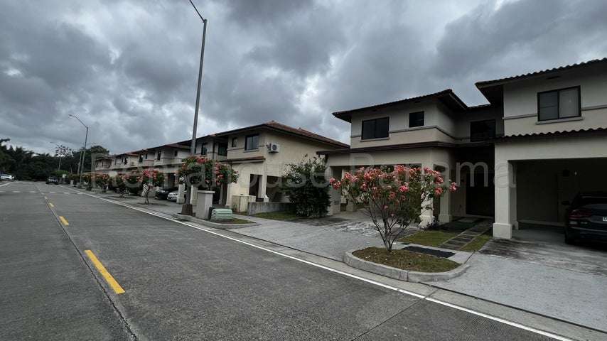 SE VENDE AMPLIA CASA DE 336.90 MTS EN PANAMÁ PACÍFICO 27-2624/GMB