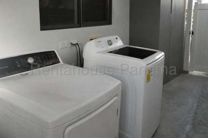 SE VENDE HERMOSA CASA DE 204 MTS EN PASEO DE NORTE 26-7354/GMB