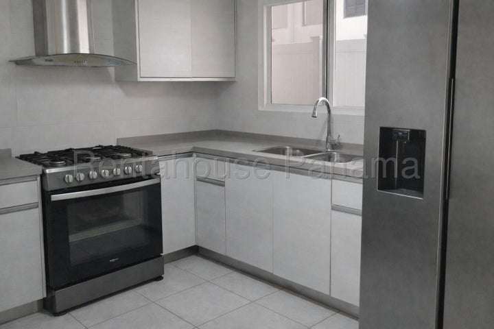 SE VENDE HERMOSA CASA DE 204 MTS EN PASEO DE NORTE 26-7354/GMB