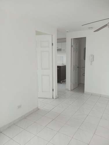 SE VENDE CENTRICO APARTAMENTO VIA ESPAÑA SAN FRANCISCO CARRASQUILLA 2 HABITACIONES - Imagen 5