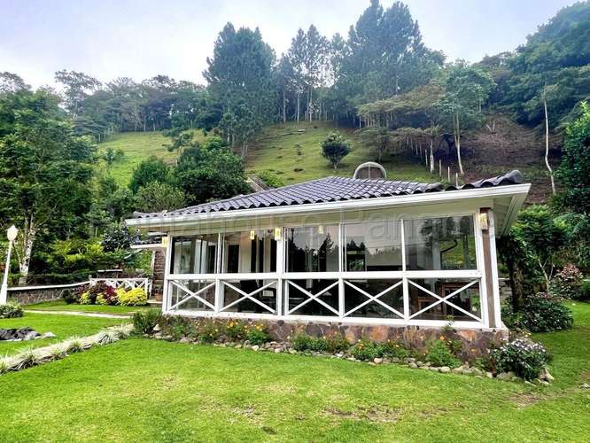 Venta de casa campestre en Altos del Maria