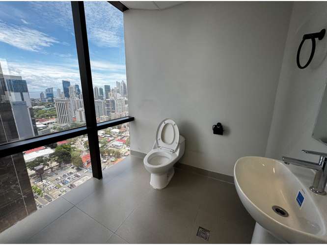 SE ALQUILA OFICINA PLAZA BANCO GENERAL EN CALLE 50 175M AMOBLADA