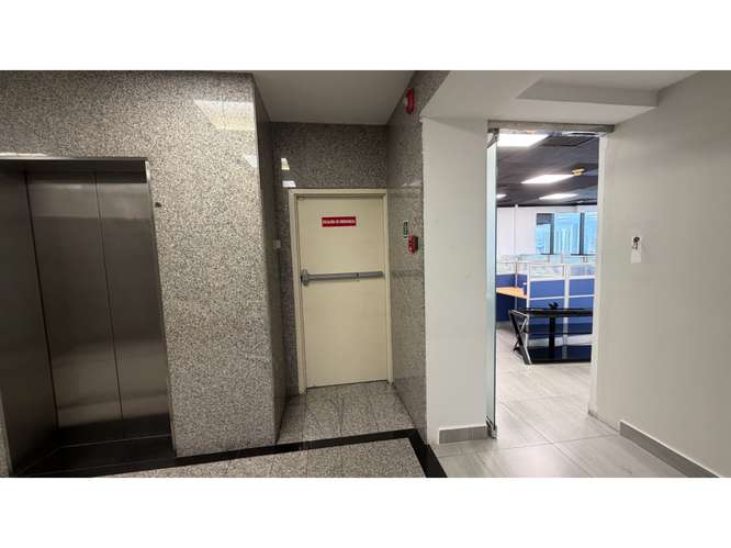 SE ALQUILA OFICINA PLAZA BANCO GENERAL CALLE 50 175M AMOBLADA