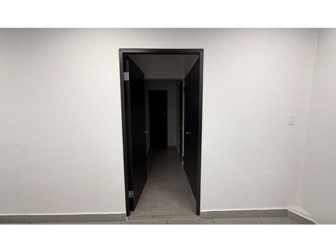SE ALQUILA OFICINA PLAZA BANCO GENERAL CALLE 50 175M AMOBLADA
