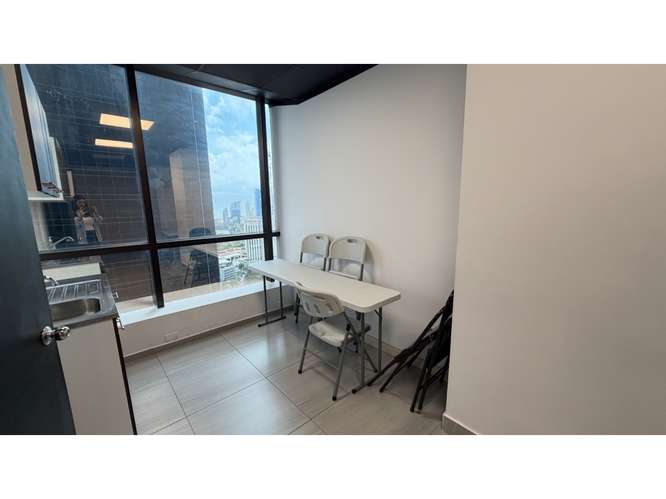SE ALQUILA OFICINA PLAZA BANCO GENERAL CALLE 50 175M AMOBLADA