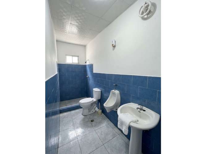 SE ALQUILA GALERA EN LA MITRA 334 M2 CON 5 ESPACIOS Y 10 PARKINGS