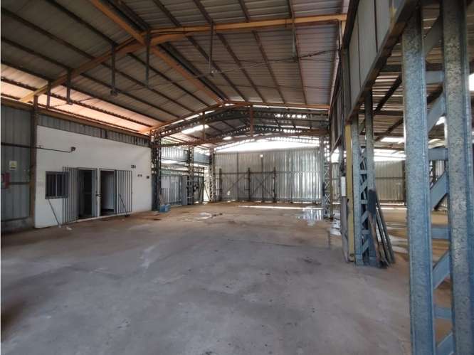 CHORRERA / LA MITRA / 334 M2 / GALERA / 5 ESPACIOS / 10 PARKINGS
