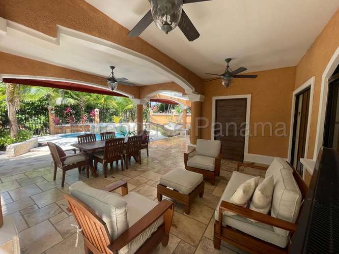 Venta de Casa con Línea blanca en Clayton Village EC - Imagen 19