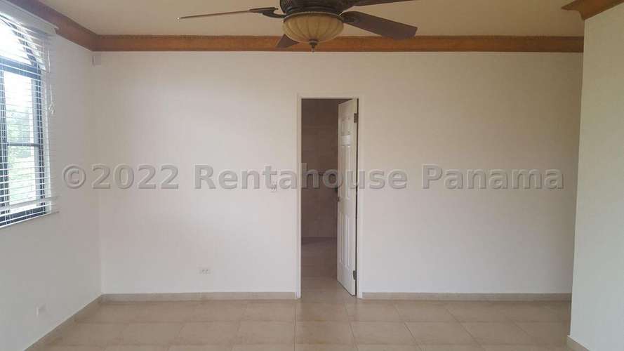 Venta de Casa con Línea blanca en Clayton Village EC - Imagen 8