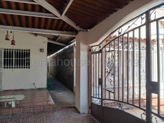 Vendo Casa de 234m2 en San Antonio Ruta Rufino Alfaro 27-2937SRZ