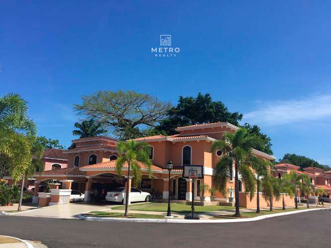 Espectacular Casa en Venta en Clayton Village Panamá