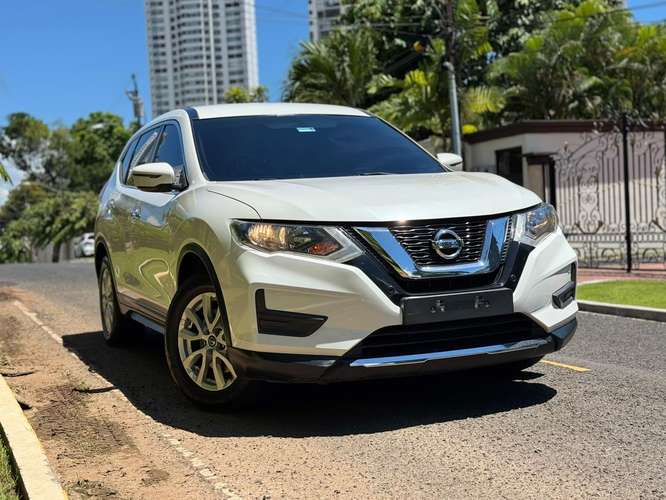 Nissan X-Trail Año 2022, Automatica ~ Version Semi Full    - Imagen 14
