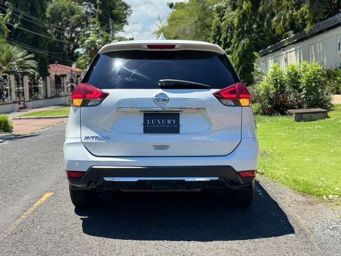 Nissan X-Trail Año 2022, Automatica ~ Version Semi Full    - Imagen 12