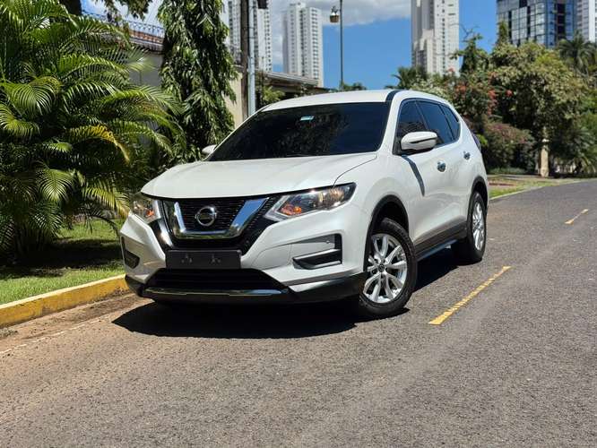 Nissan X-Trail Año 2022, Automatica ~ Version Semi Full    - Imagen 2
