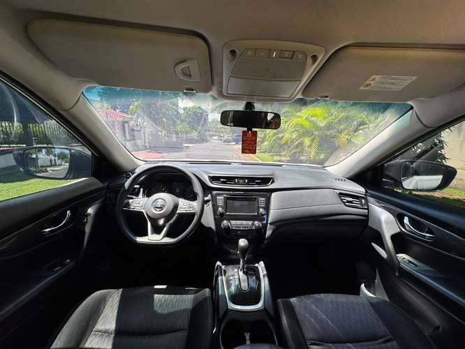 Nissan X-Trail Año 2022, Automatica ~ Version Semi Full    - Imagen 6